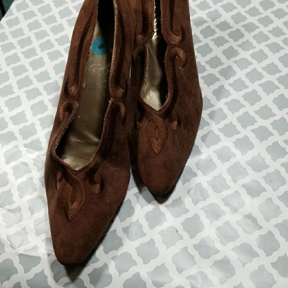 Shoes - Picture 3 of 4